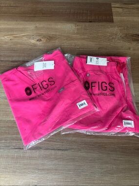 Figs Shocking Pink Scrub Top and Bottoms size small